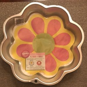 Wilton Flower Power Cake Pan.